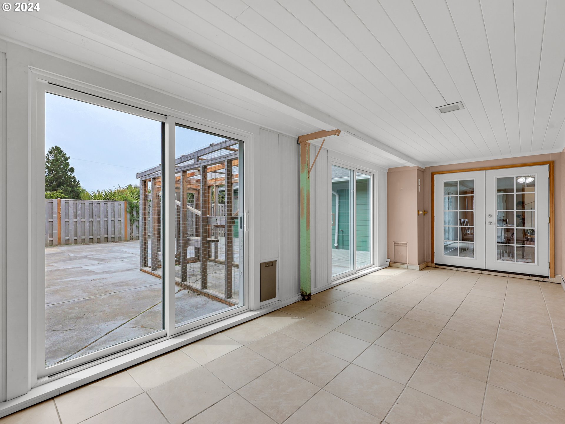 2133 Cedar Street Seaside, OR 97138 - Photo 25 of 32 Sun Room