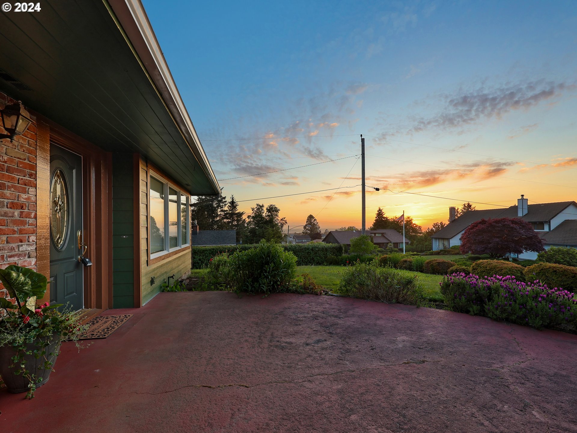 2133 Cedar Street Seaside, OR 97138 - Photo 32 of 32 Property Entrance