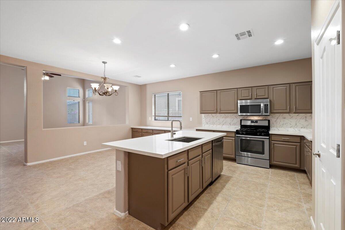 45416 Miramar Road Maricopa, AZ 85139 - Photo 5 of 22 05-Kitchen