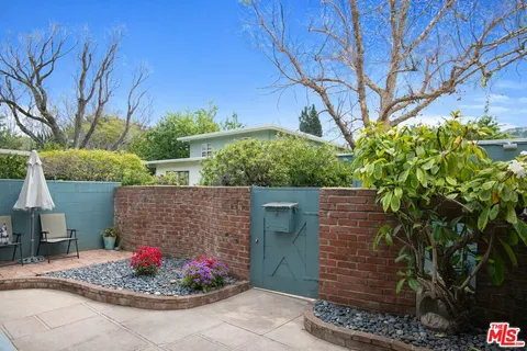 $849,000 | 5482 Village Green, Los Angeles, CA 90016