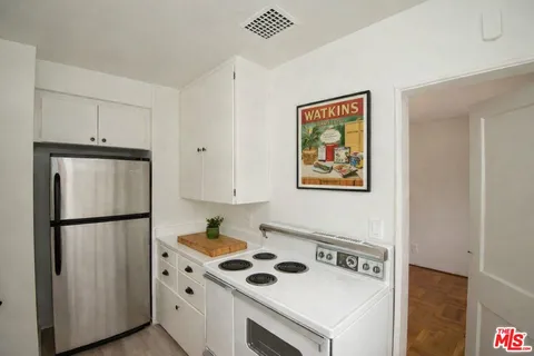 $849,000 | 5482 Village Green, Los Angeles, CA 90016