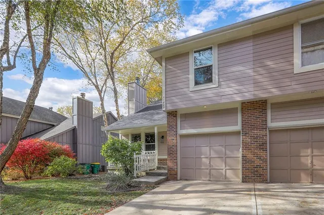 $319,950 | 11822 Oakmont Street, Overland Park, KS 66210