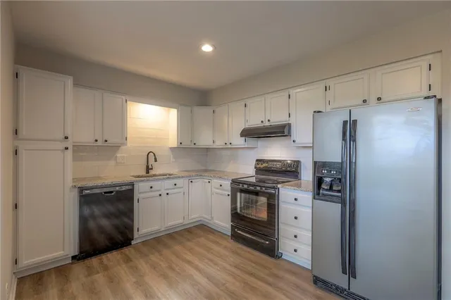 $319,950 | 11822 Oakmont Street, Overland Park, KS 66210