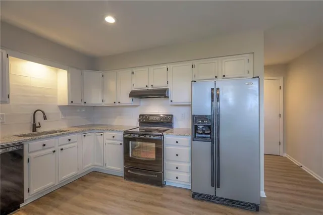 $319,950 | 11822 Oakmont Street, Overland Park, KS 66210