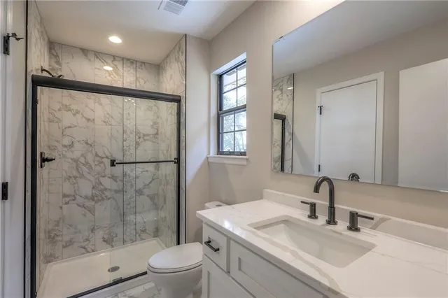 $319,950 | 11822 Oakmont Street, Overland Park, KS 66210