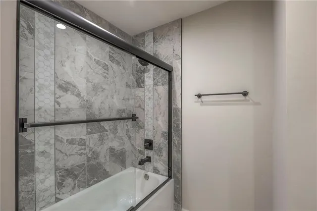 $319,950 | 11822 Oakmont Street, Overland Park, KS 66210