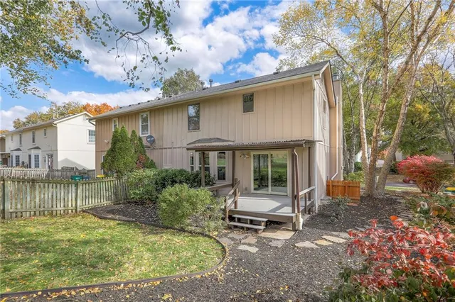 $319,950 | 11822 Oakmont Street, Overland Park, KS 66210