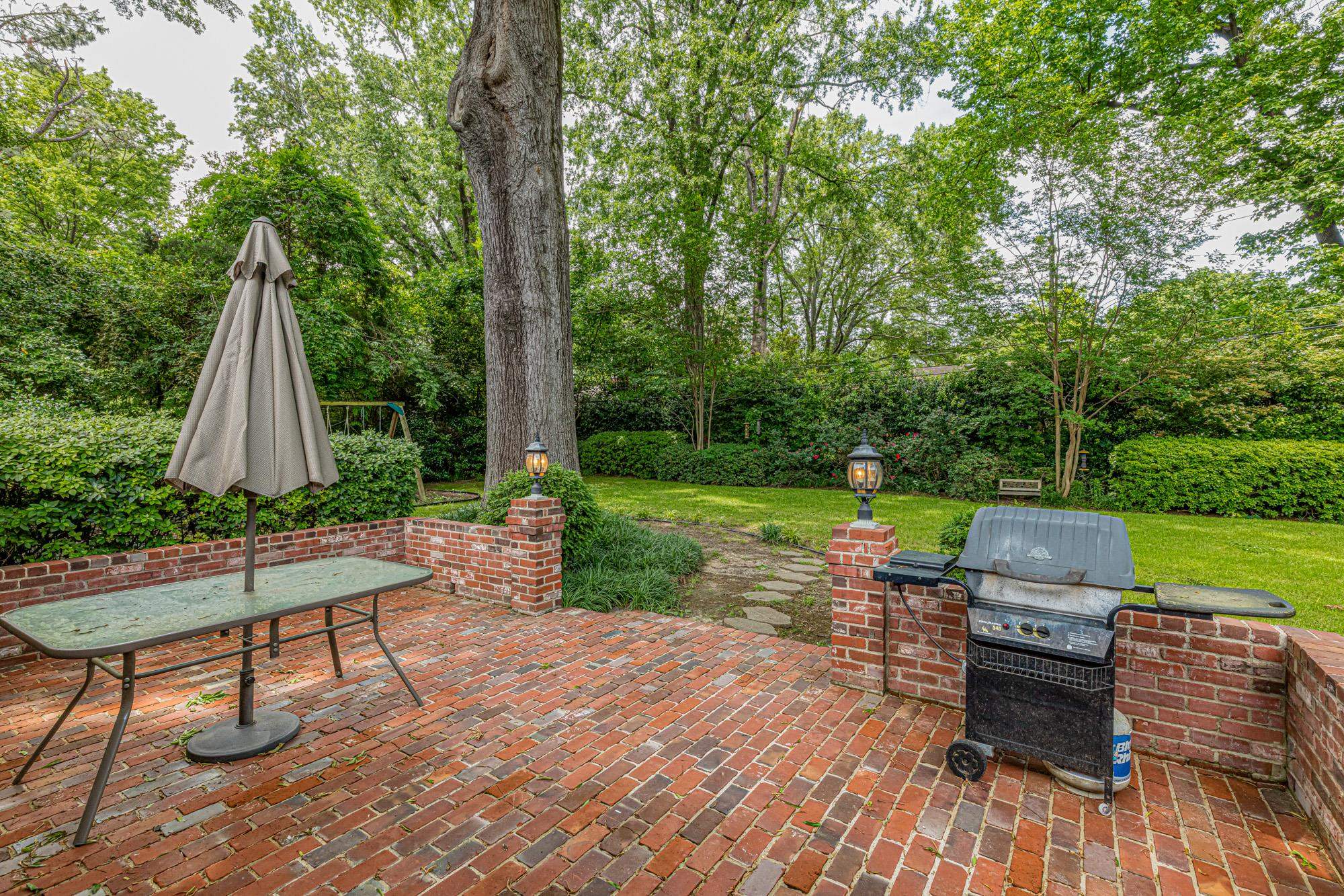 4174 Minden Road Memphis, TN 38117 - Photo 21 of 24 a view of a sitting area with furniture and garden