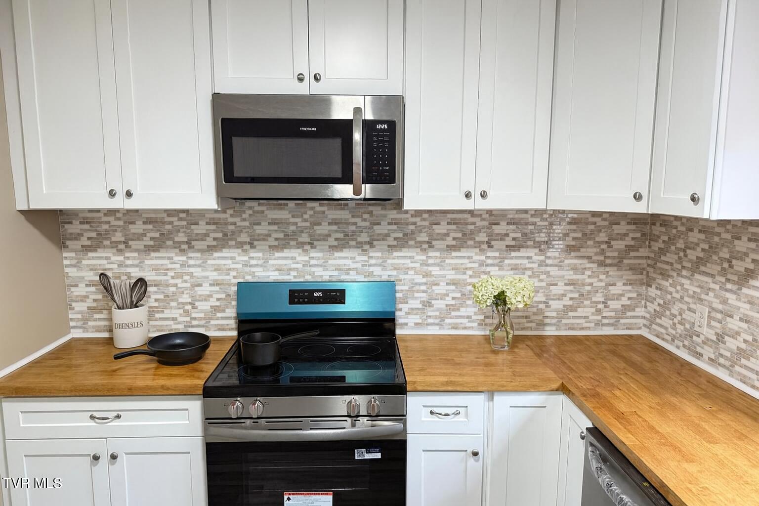 634 Riverside Avenue Kingsport, TN 37660 - Photo 23 of 25 Digitally stage a mo- kitchen