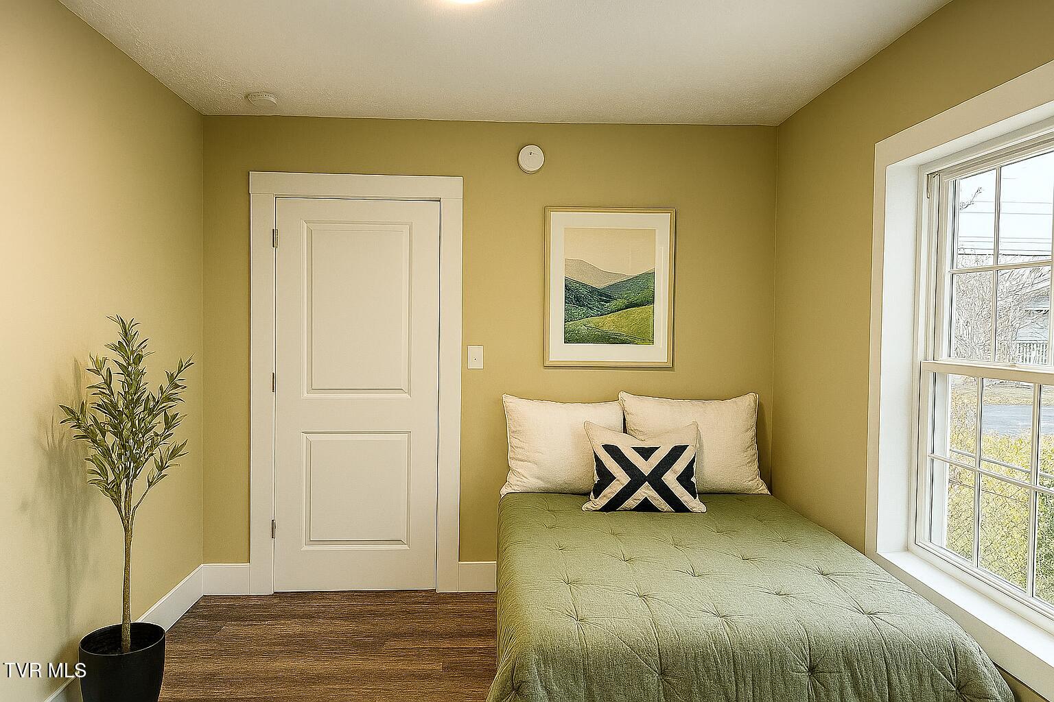 634 Riverside Avenue Kingsport, TN 37660 - Photo 6 of 25 cozy interior of a h bedroom 2