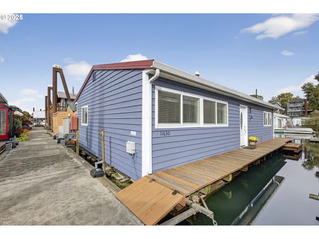 $297,500 | 11630 North Island Cove Lane, Portland, OR 97217