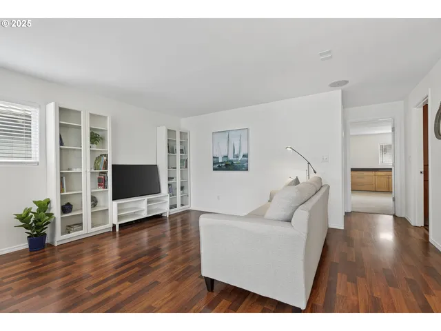 $297,500 | 11630 North Island Cove Lane, Portland, OR 97217