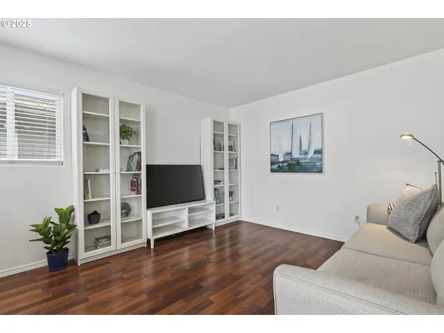 $297,500 | 11630 North Island Cove Lane, Portland, OR 97217