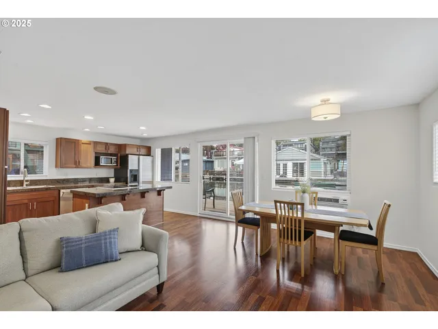 $297,500 | 11630 North Island Cove Lane, Portland, OR 97217