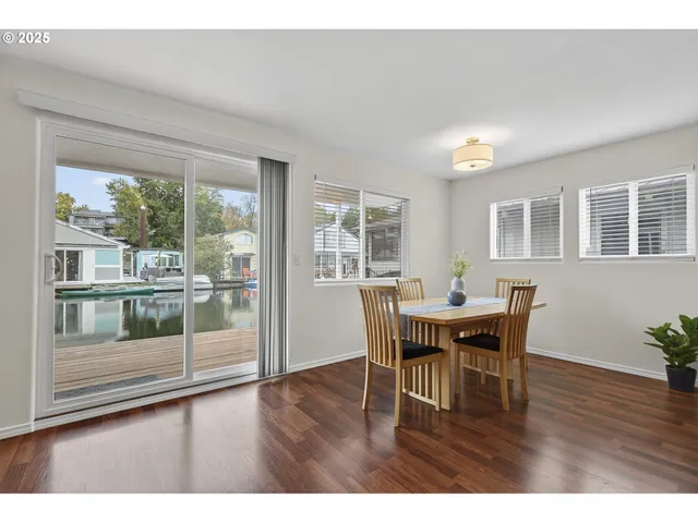 $297,500 | 11630 North Island Cove Lane, Portland, OR 97217