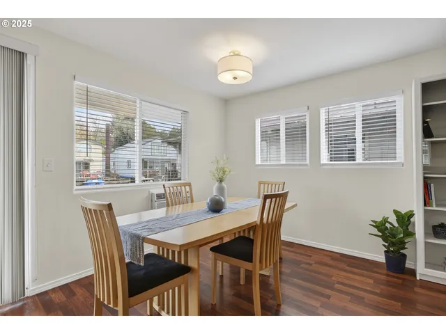 $297,500 | 11630 North Island Cove Lane, Portland, OR 97217