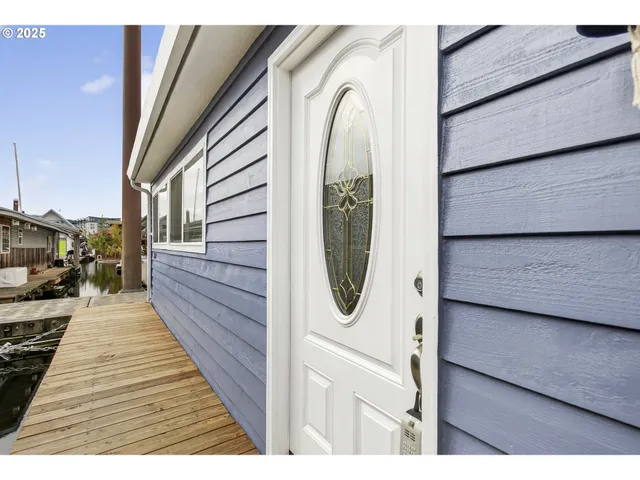 $297,500 | 11630 North Island Cove Lane, Portland, OR 97217