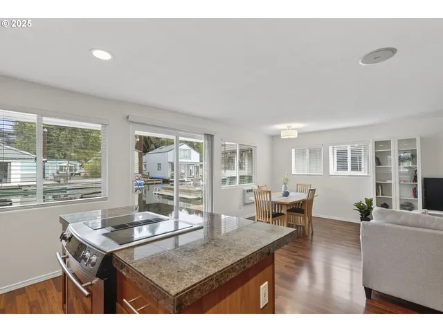 $297,500 | 11630 North Island Cove Lane, Portland, OR 97217