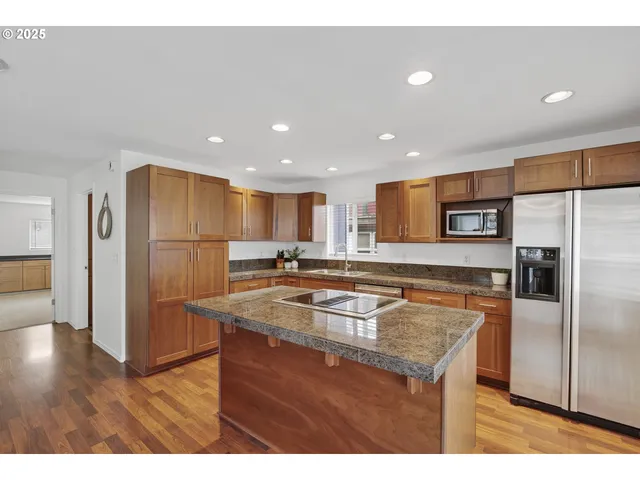 $297,500 | 11630 North Island Cove Lane, Portland, OR 97217