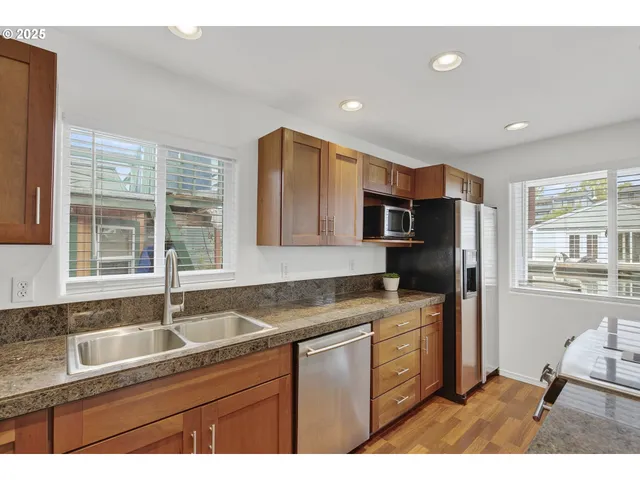 $297,500 | 11630 North Island Cove Lane, Portland, OR 97217