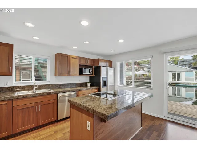 $297,500 | 11630 North Island Cove Lane, Portland, OR 97217