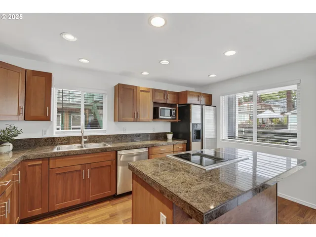 $297,500 | 11630 North Island Cove Lane, Portland, OR 97217