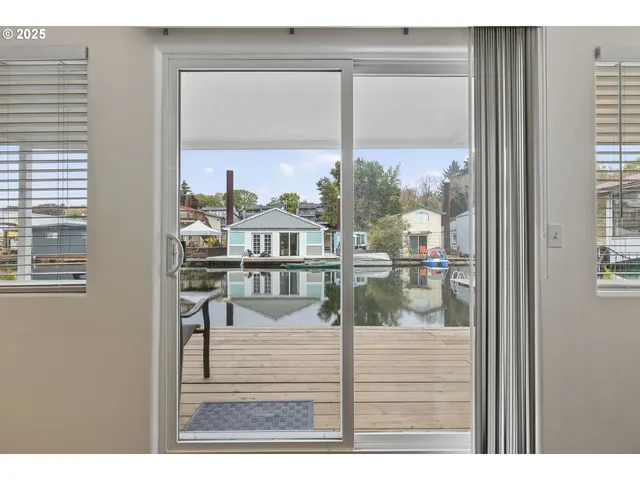 $297,500 | 11630 North Island Cove Lane, Portland, OR 97217