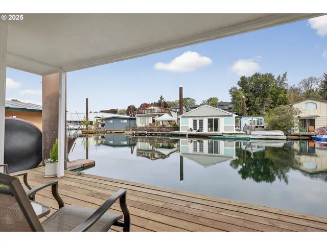 $297,500 | 11630 North Island Cove Lane, Portland, OR 97217