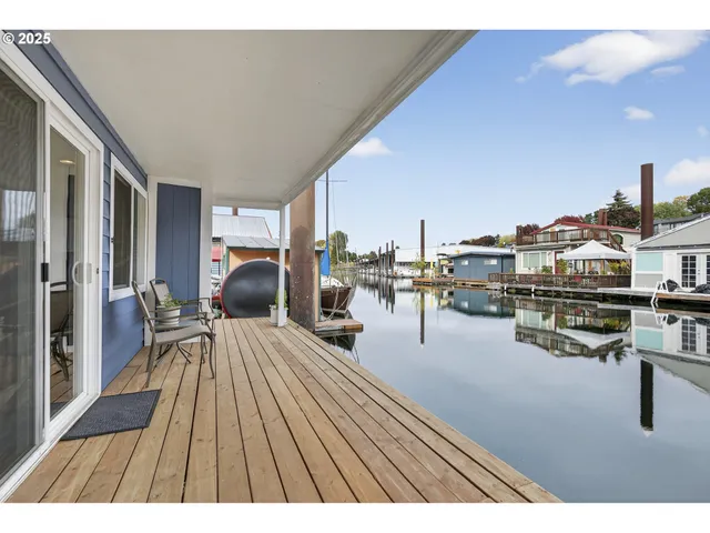 $297,500 | 11630 North Island Cove Lane, Portland, OR 97217