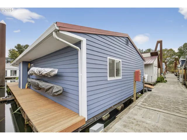 $297,500 | 11630 North Island Cove Lane, Portland, OR 97217