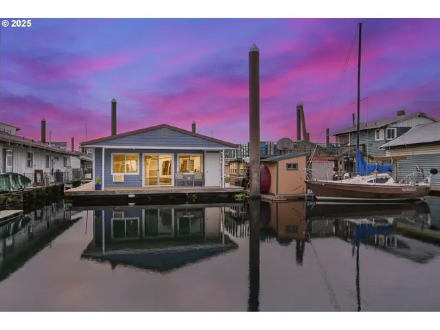 $297,500 | 11630 North Island Cove Lane, Portland, OR 97217