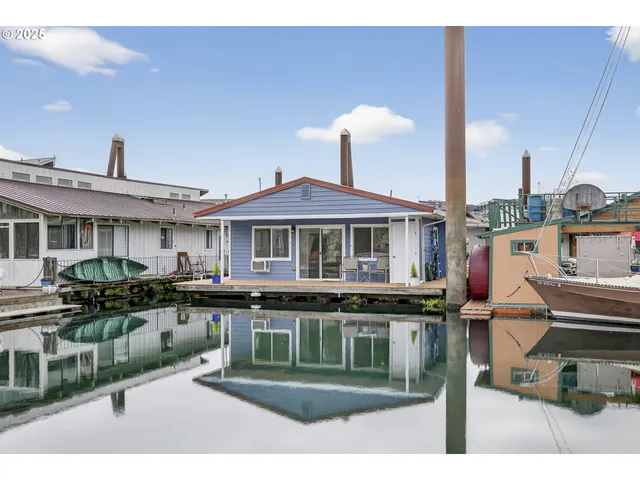 $297,500 | 11630 North Island Cove Lane, Portland, OR 97217