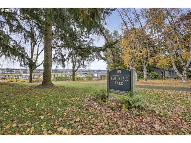 $297,500 | 11630 North Island Cove Lane, Portland, OR 97217