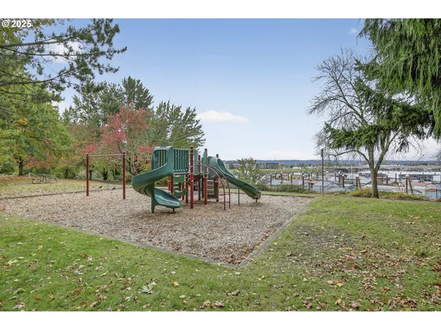 $297,500 | 11630 North Island Cove Lane, Portland, OR 97217