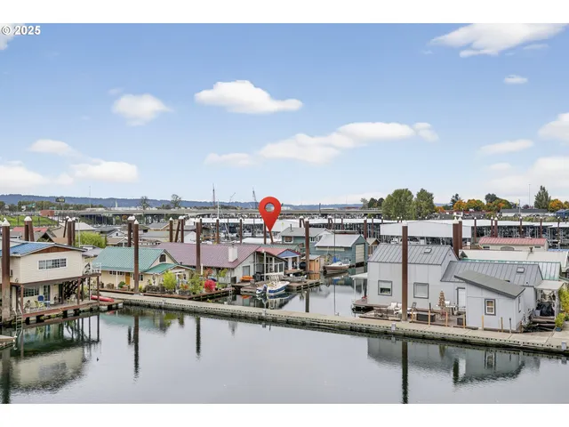 $297,500 | 11630 North Island Cove Lane, Portland, OR 97217