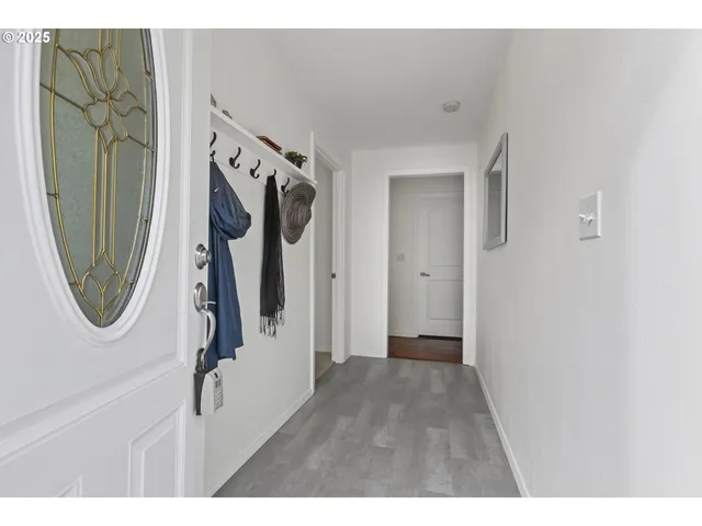 $297,500 | 11630 North Island Cove Lane, Portland, OR 97217