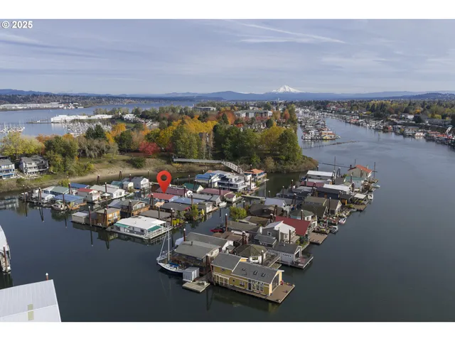 $297,500 | 11630 North Island Cove Lane, Portland, OR 97217