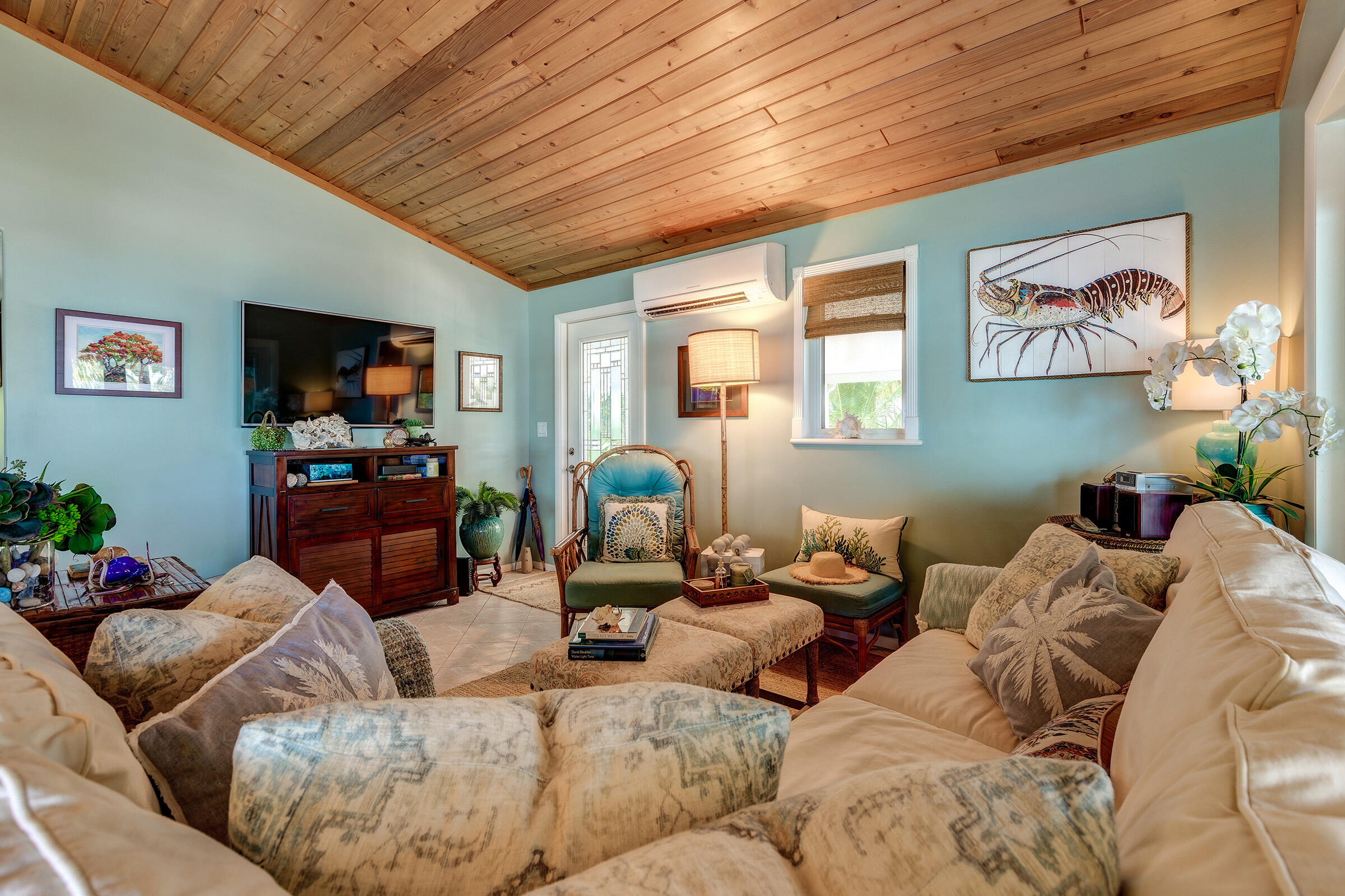 29410 Ranger Avenue Big Pine Key, FL 33043 - Photo 5 of 45 Living Room