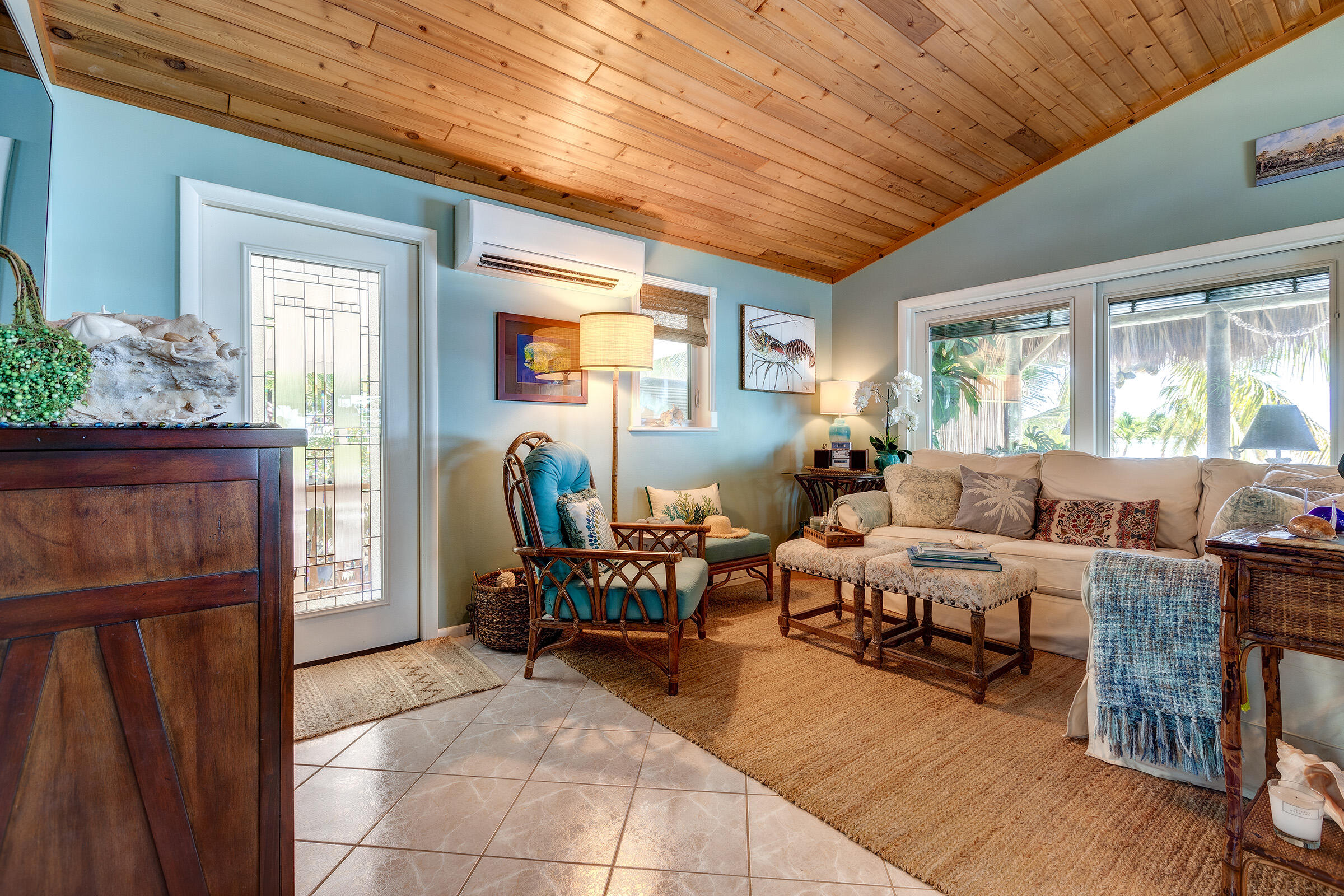 29410 Ranger Avenue Big Pine Key, FL 33043 - Photo 6 of 45 Living Room