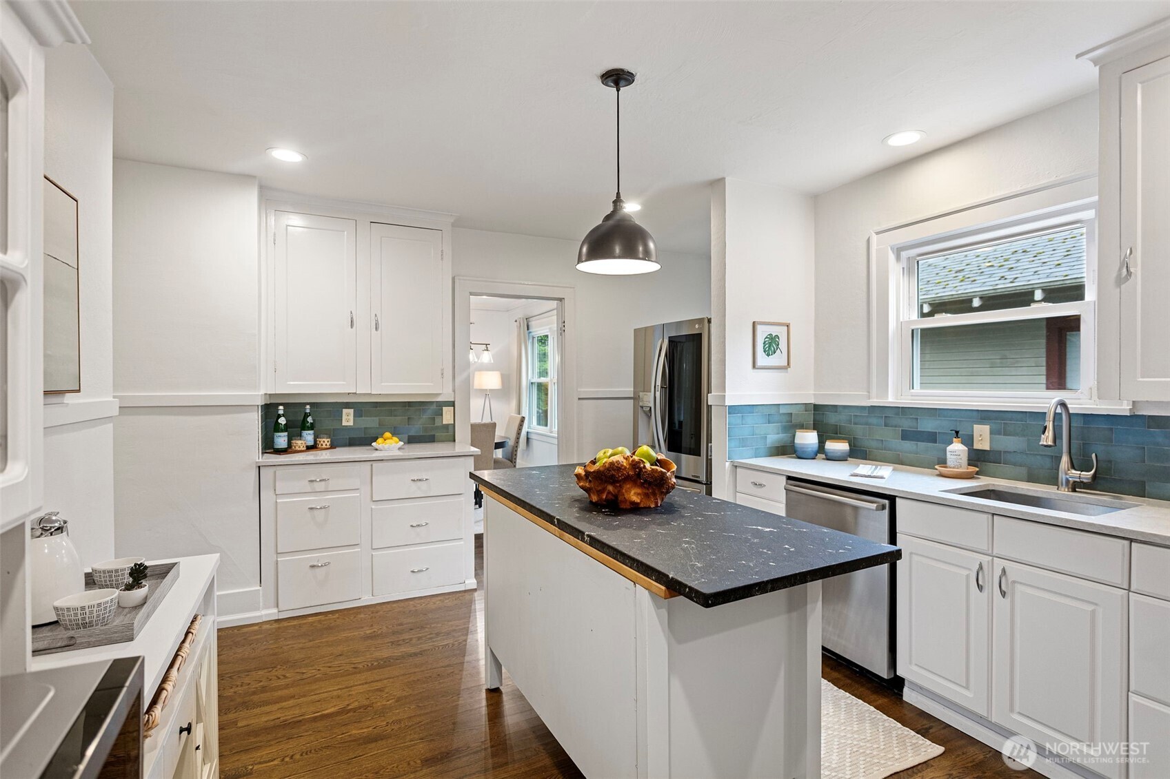 3917 Midvale Avenue North, Unit A Seattle, WA 98103 - Photo 14 of 37