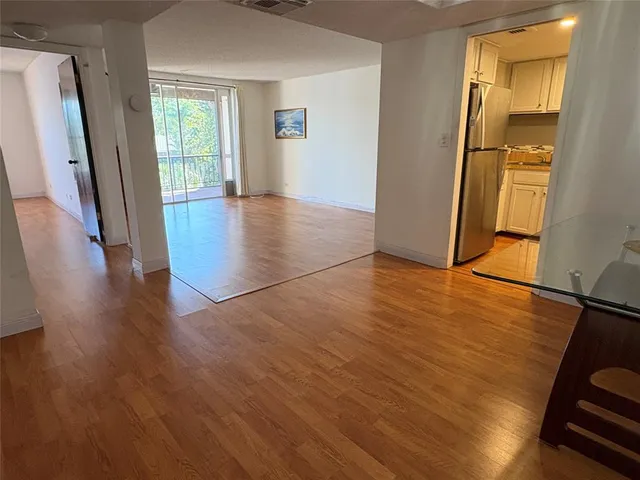 a view of livingroom with furniture