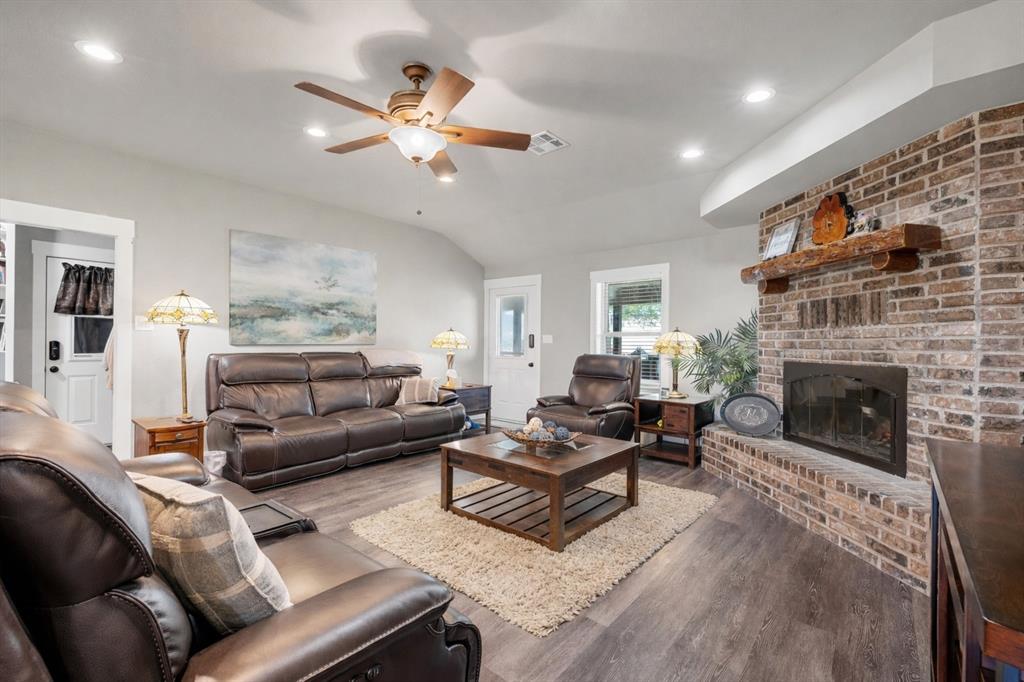 11541 Old Dallas Road West, TX 76691 - Photo 5 of 39