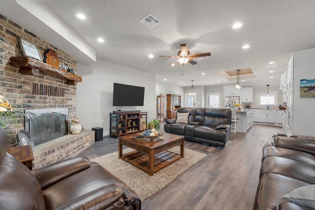 11541 Old Dallas Road West, TX 76691 - Photo 6 of 39