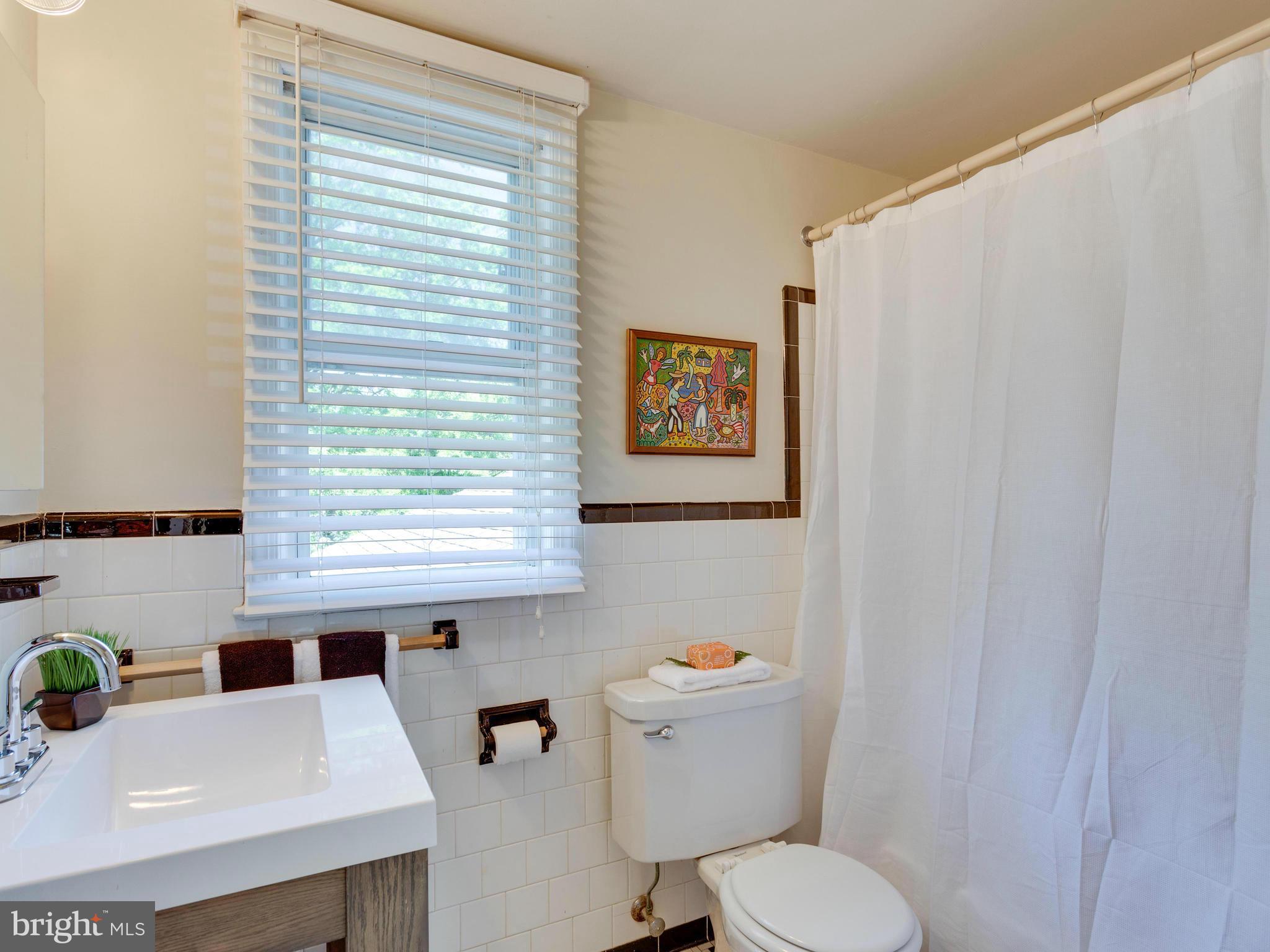 5605 Parkston Road Bethesda, MD 20816 - Photo 19 of 28 Bath
