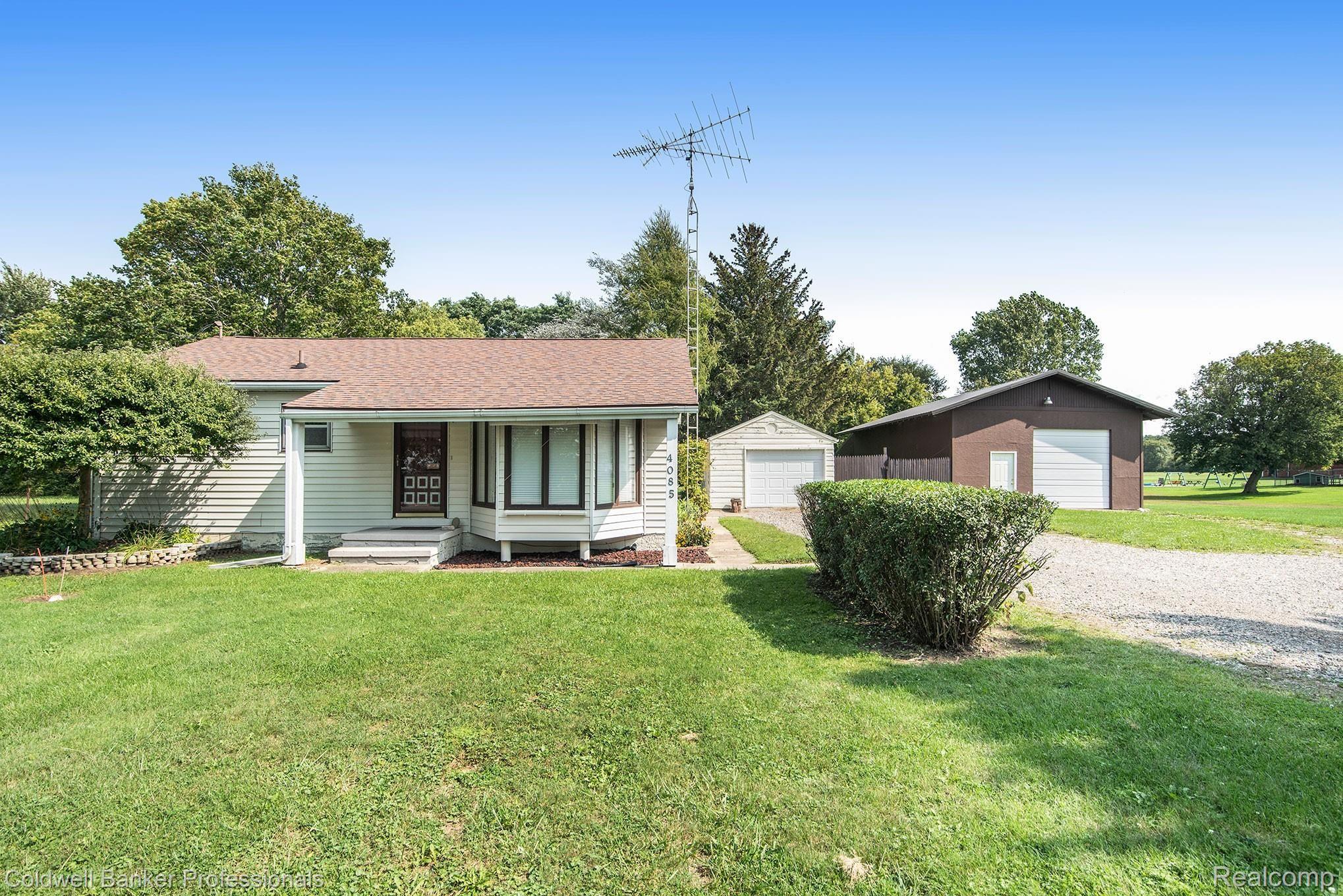 4085 South Genesee Road Grand Blanc, MI 48439 - Photo 1 of 16 DSC_5438.jpg