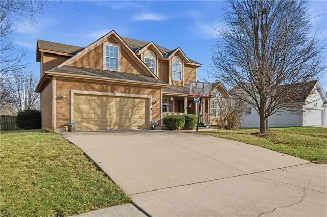 $419,950 | 4407 Southwest Briarbrook Drive, Lee's Summit, MO 64082