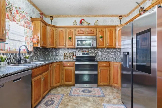 $419,950 | 4407 Southwest Briarbrook Drive, Lee's Summit, MO 64082