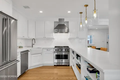 $6,200,000 | 564 Lake Avenue, Bay Head, NJ 08742