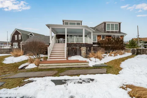 $6,200,000 | 564 Lake Avenue, Bay Head, NJ 08742