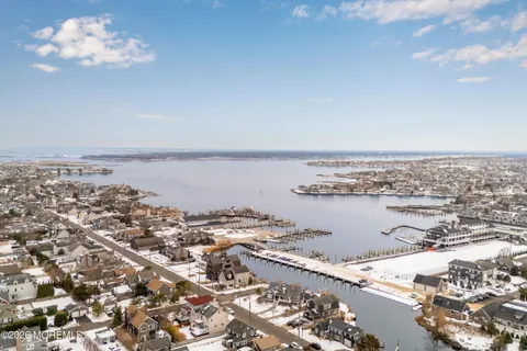 $6,200,000 | 564 Lake Avenue, Bay Head, NJ 08742